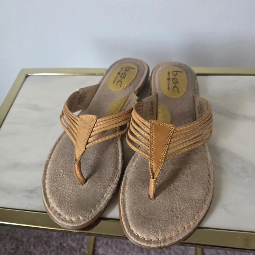 Born BOC Concept Strappy Thong Sandals Pearl Gold Size 8/39